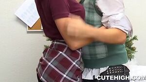 Super-hot Teenager Gets Laid During Class